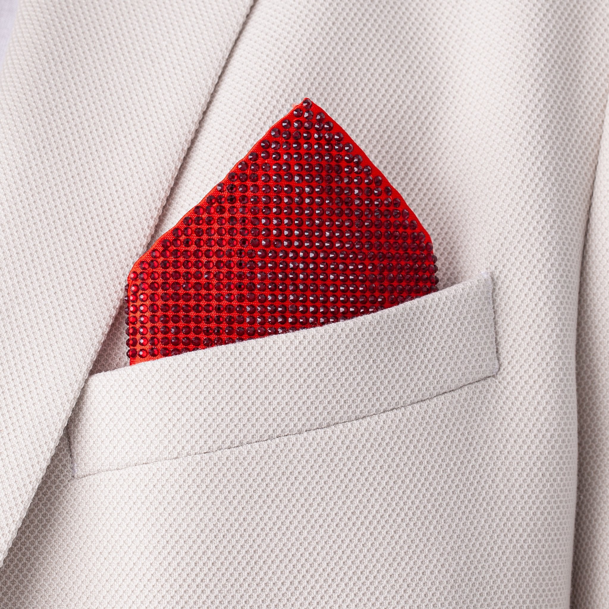 Pochette uomo da taschino in raso rosso con triangolo decorato